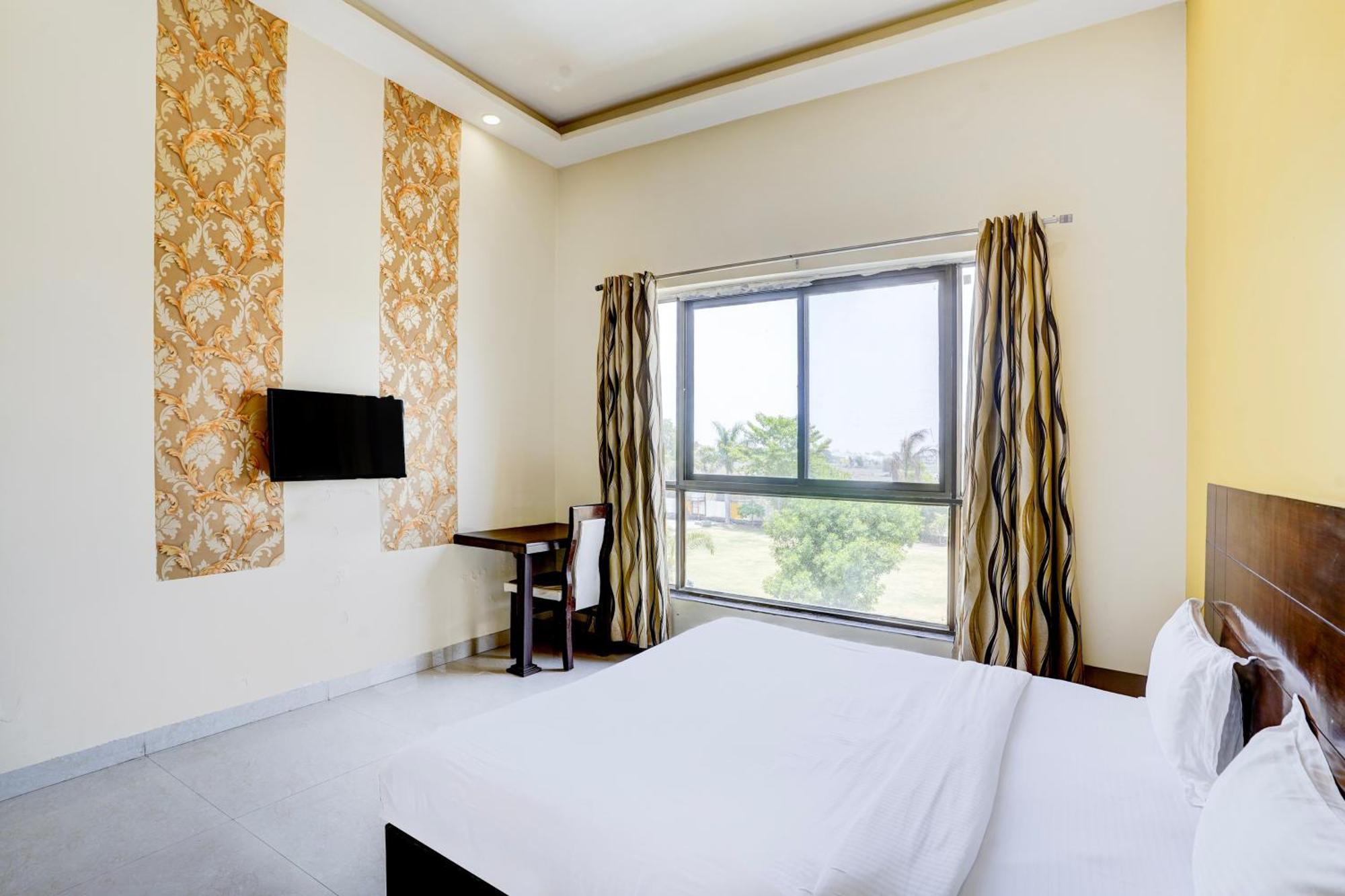 Hotel Amrit Manthan Chittorgarh Kültér fotó